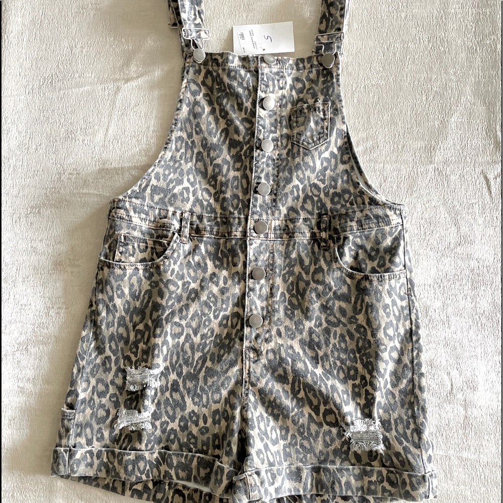 Boutique overall shorts nwt size small